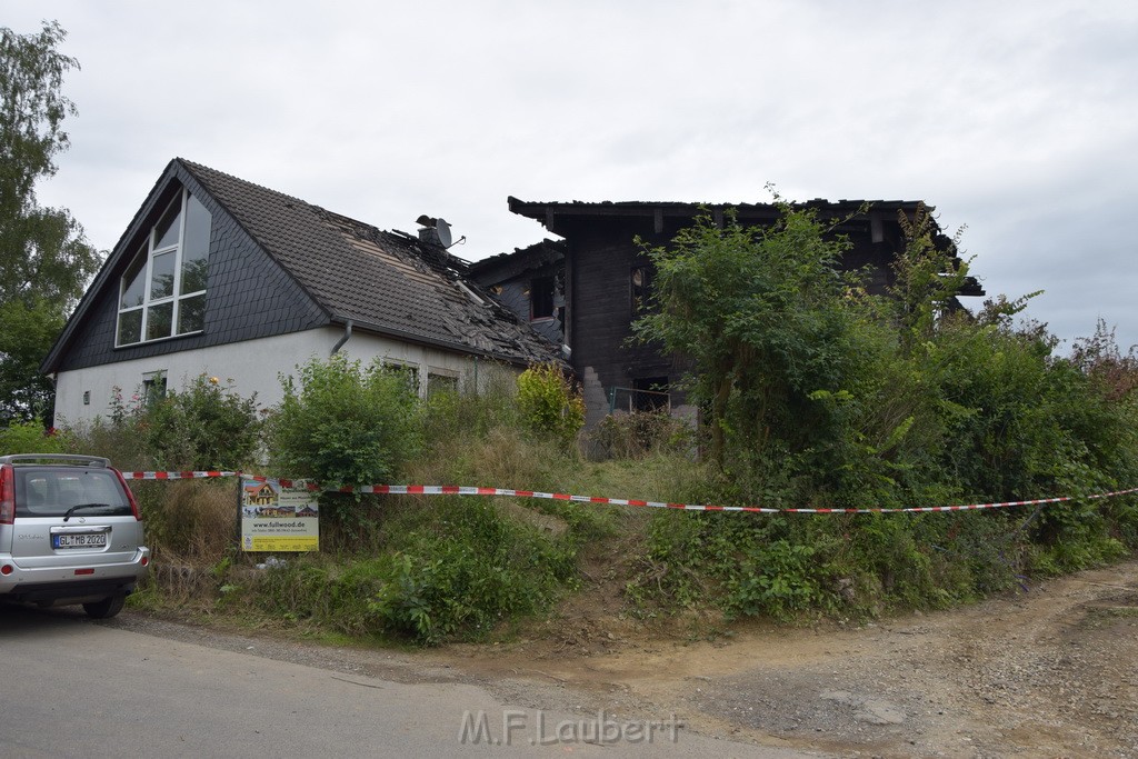 Schwerer Brand in Einfamilien Haus Roesrath Rambruecken P087.JPG - Miklos Laubert
